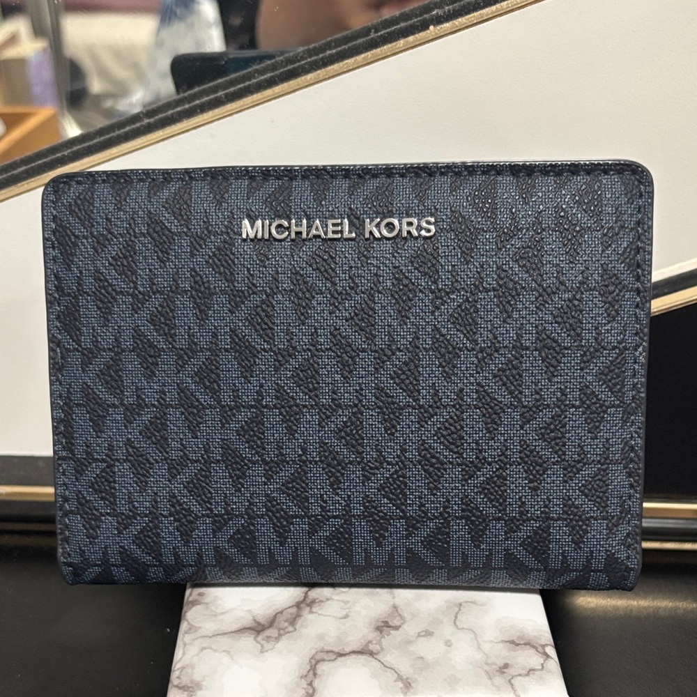 Michael Kors Cooper Signature Wallet with card case